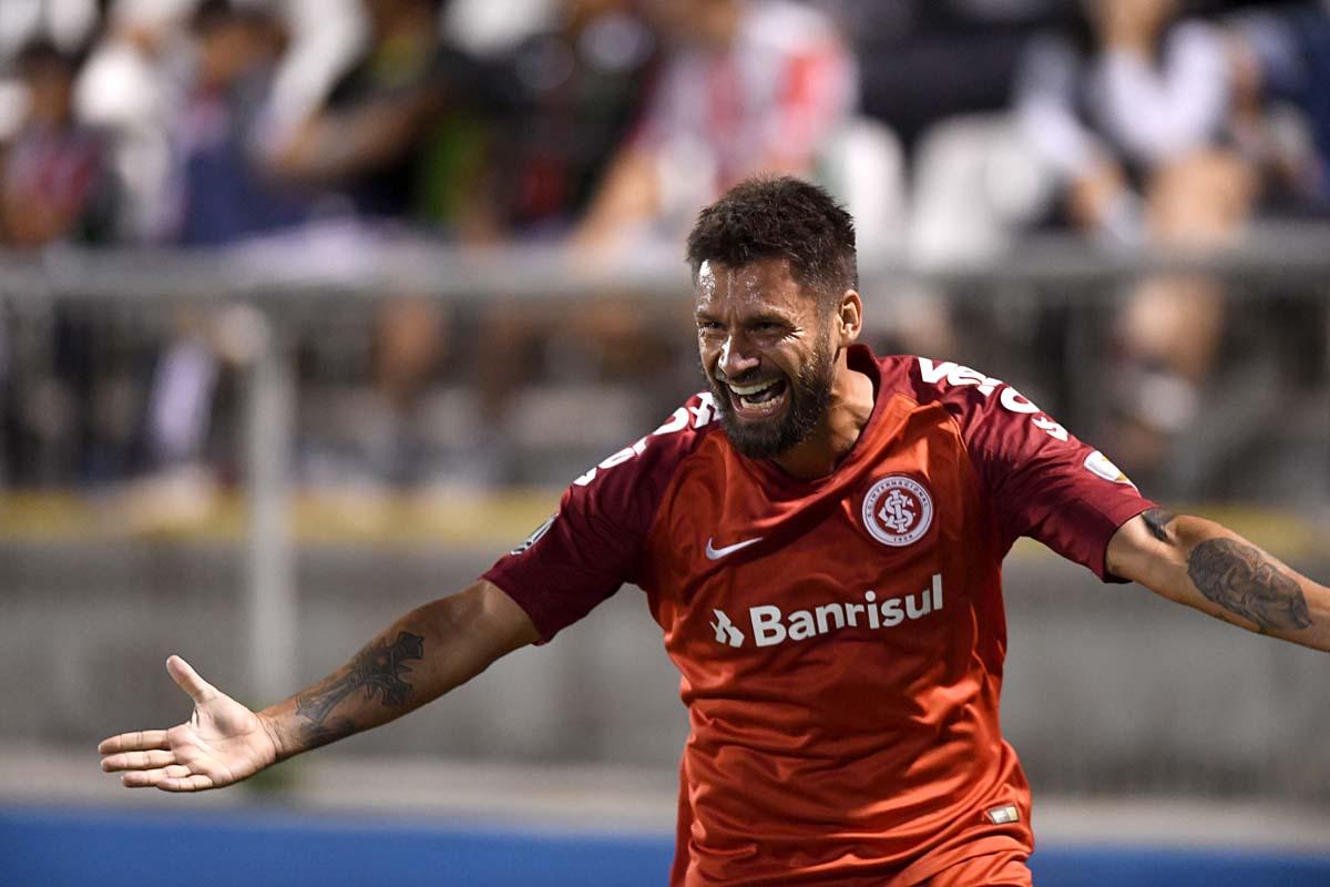 Brasileiro participa de cinco gols do Bolívar em estreia e ganha confiança  para Libertadores, libertadores