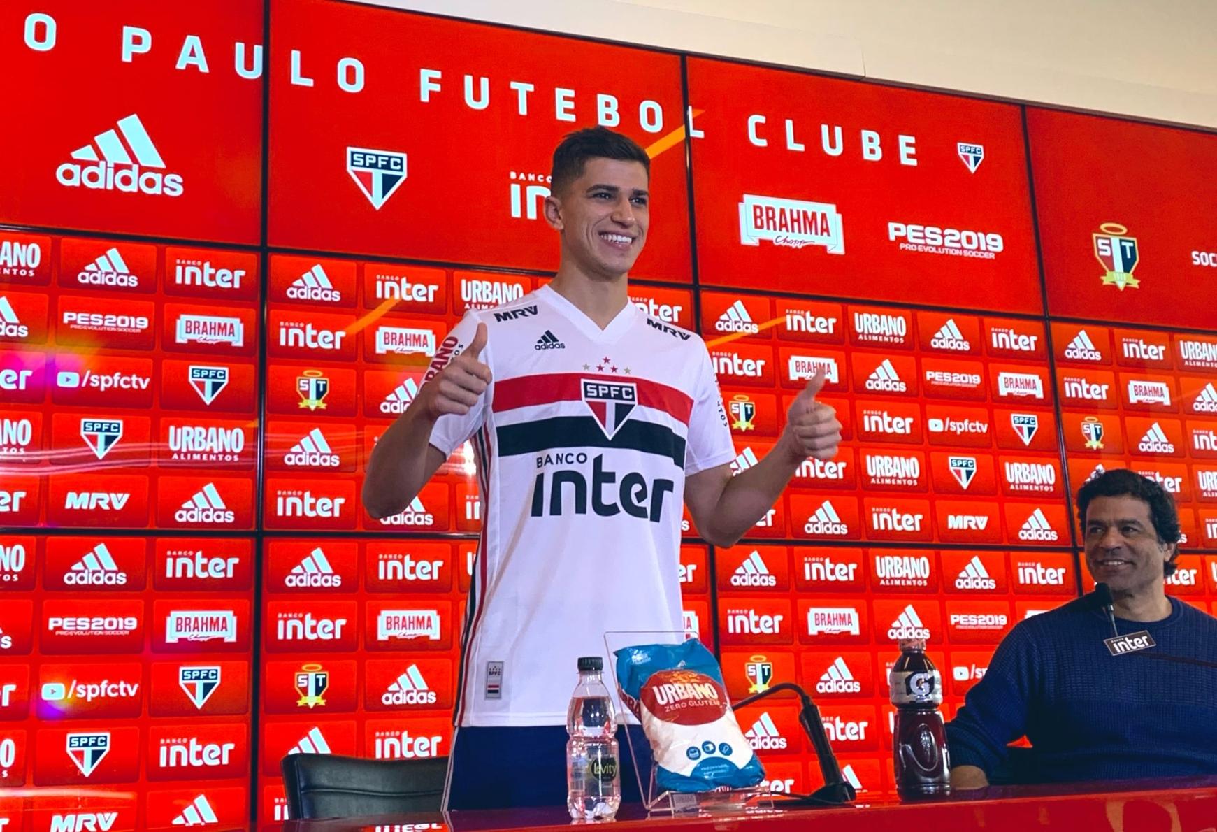 De volta ao time titular após dois meses, Angulo busca recomeço no