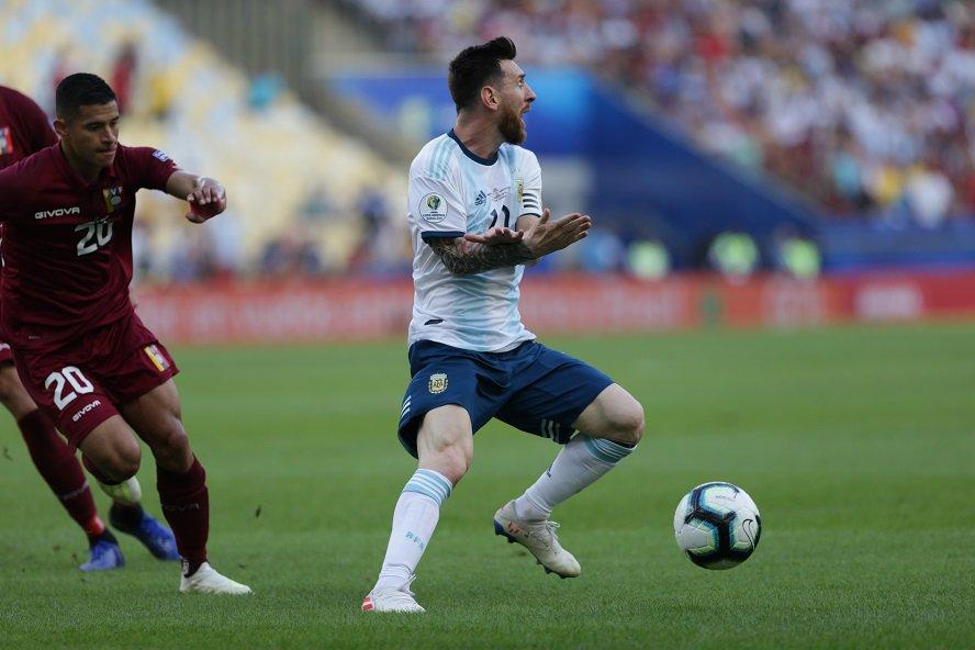 Brasil derrota Argentina e soma segunda vitória no Mundial de