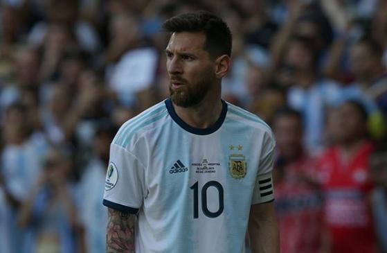 Messi é eleito o melhor jogador da Copa América; Thiago Silva leva