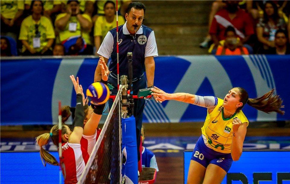 Seleção feminina de vôlei leva susto, mas vence Azerbaijão e fica