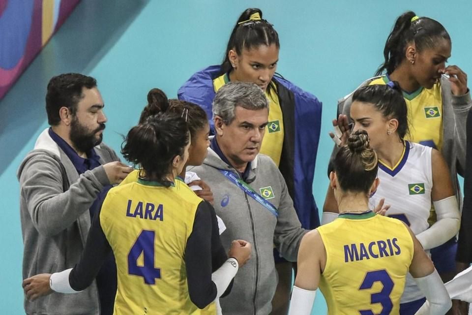 Vôlei feminino: Brasil vira sobre a China e volta a vencer no Mundial -  Massa News