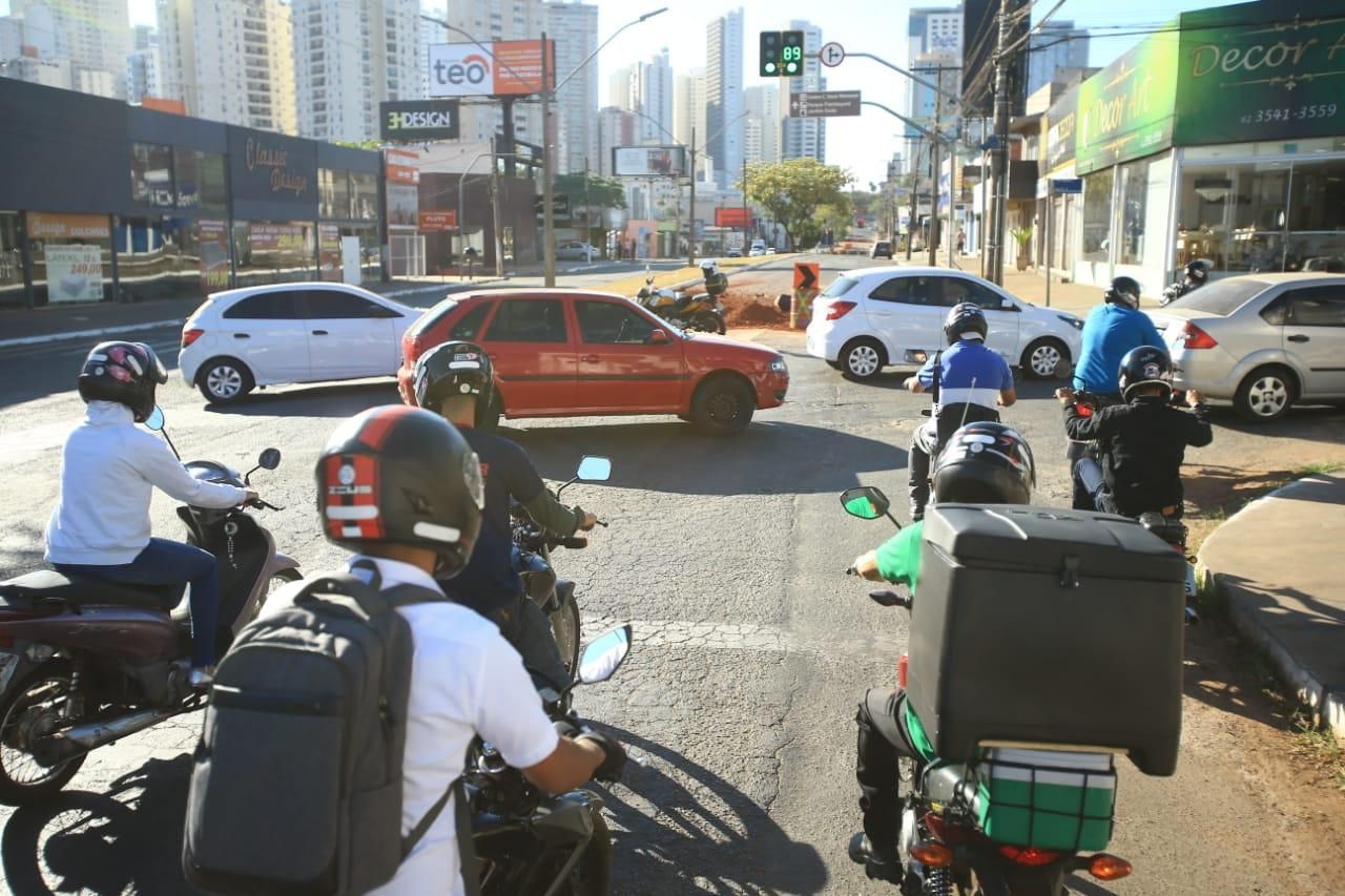 PORTAL ESCOLA: ATIVIDADES CARRO MOTO CAMINHÃO ÔNIBUS - 55 DESENHOS