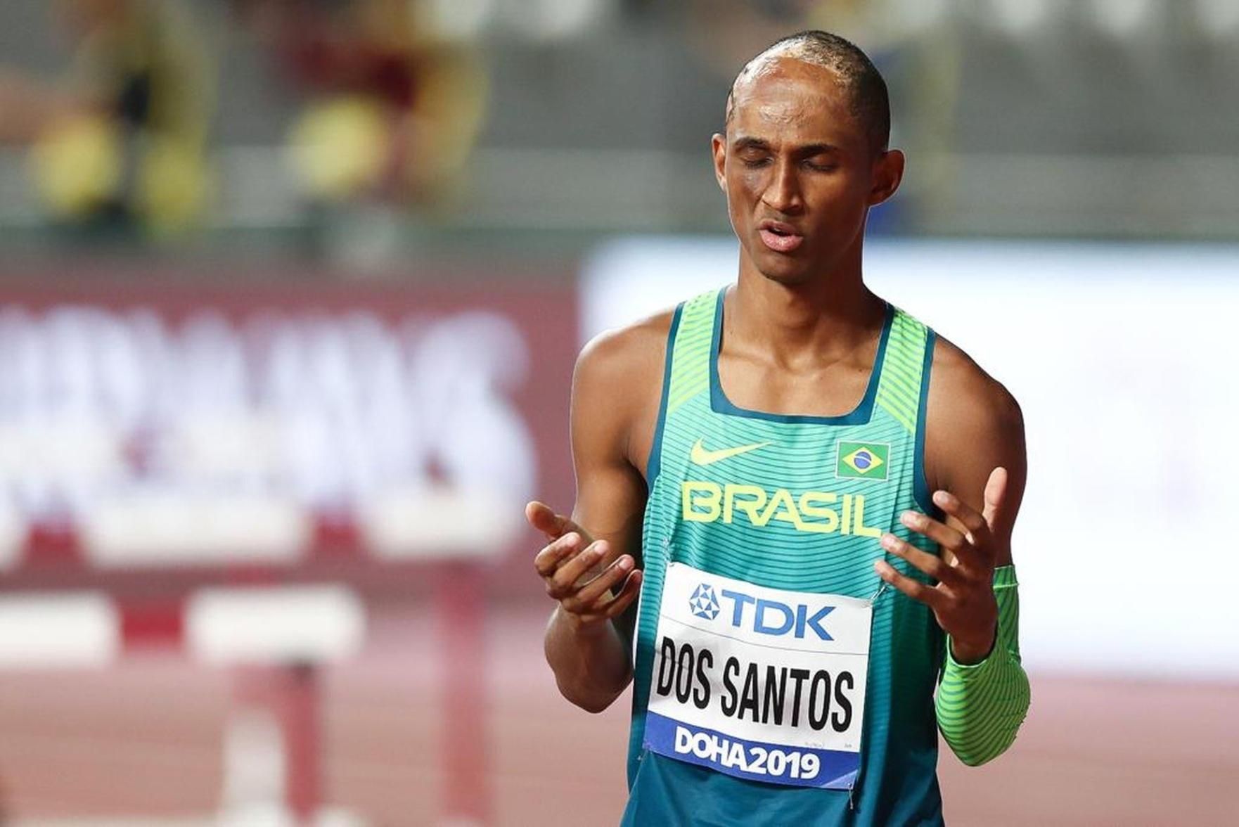 Alison dos Santos é campeão mundial dos 400 m com barreiras