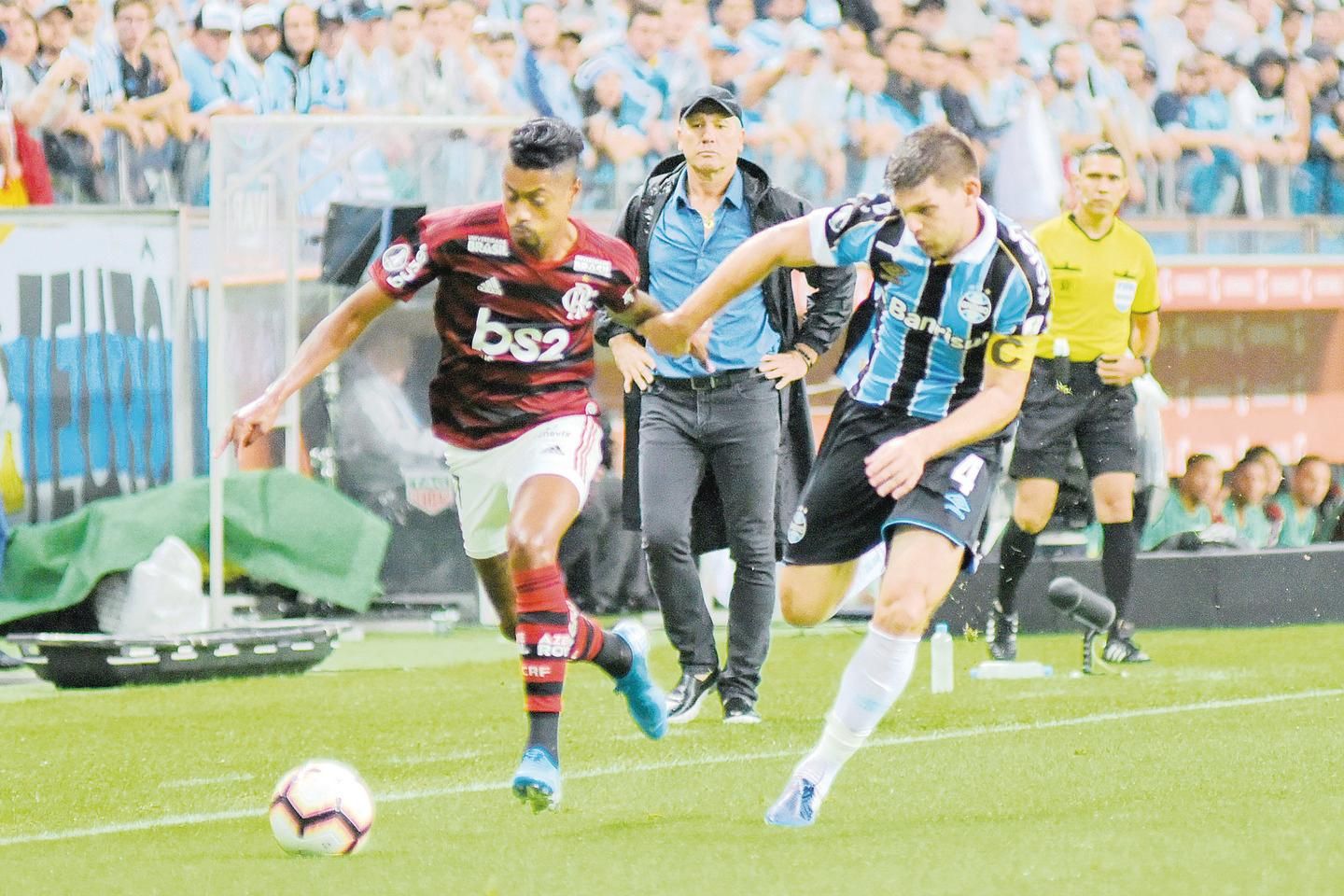 Palmeiras sai na frente, mas cede empate ao Flamengo