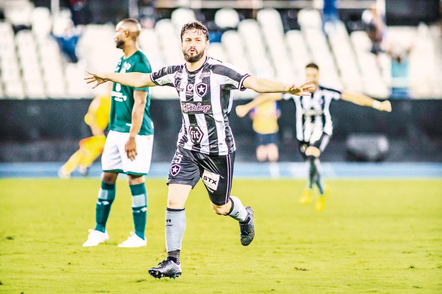 Botafogo apenas empata com Goiás e mantém vantagem de sete pontos