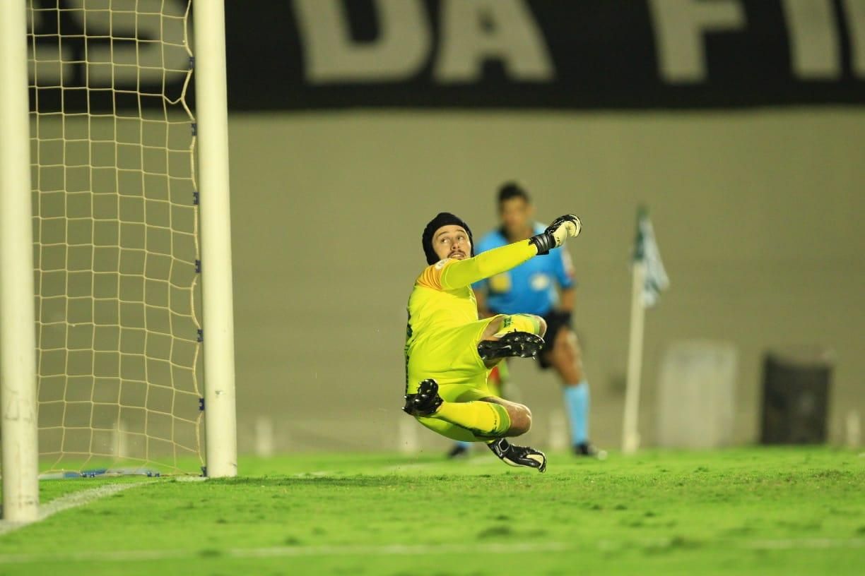 Corinthians marca no final e garante empate por 1 a 1 contra o Goiás