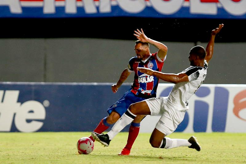 Em jogo maluco de duas viradas e dez gols, Bahia derrota o Goiás pelo  Brasileirão