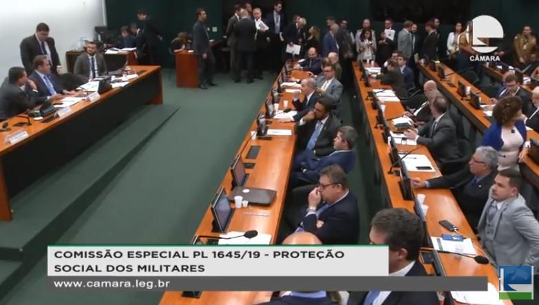 Planalto estuda aumento salarial para militares em 2024