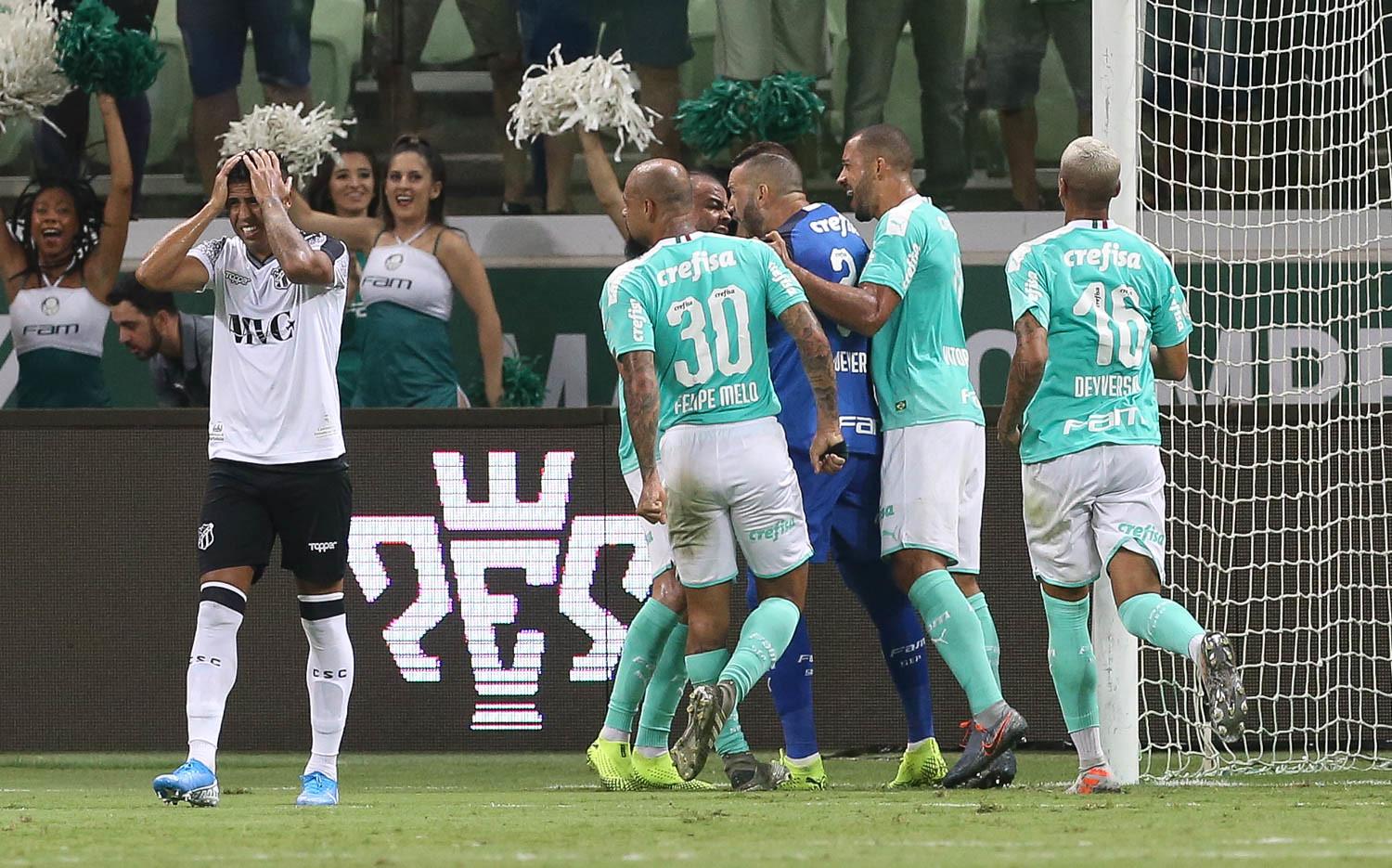 Em jogo épico, Palmeiras vira para cima do Botafogo e embola o Brasileirão