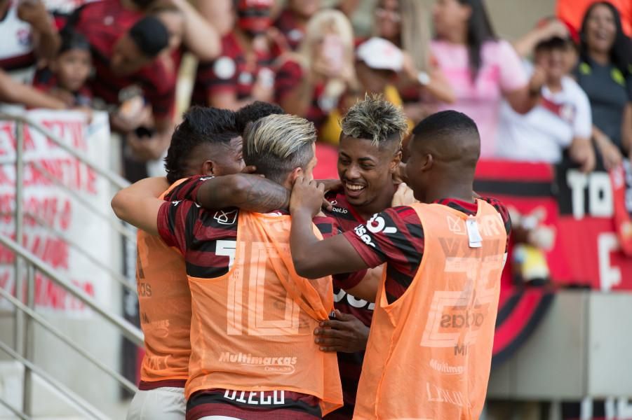 Flamengo: Wesley recebe terceiro cartão amarelo e está fora do