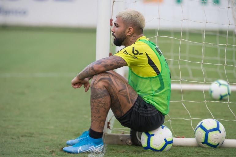 Corinthians avança para contratar zagueiro desejado pelo Flamengo