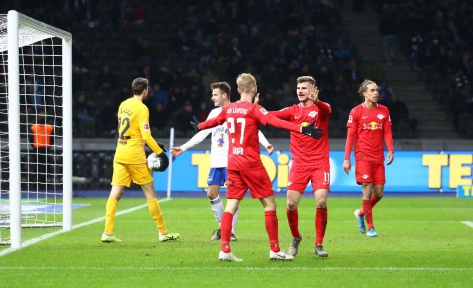 Luta contra o racismo: jogadores de Union Berlim e Schalke 04