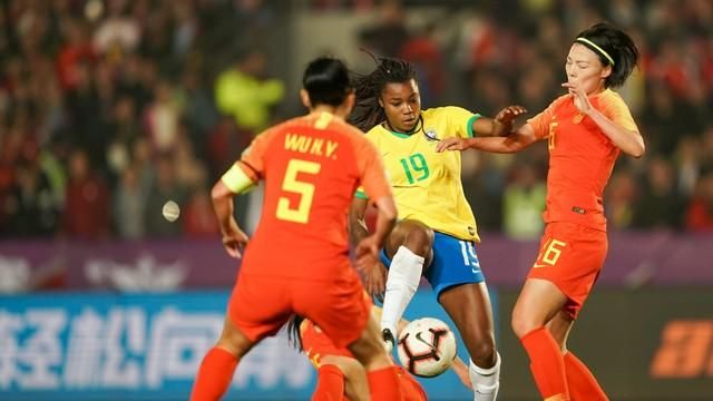 Brasil perde nos pênaltis para a China na semifinal da Copa do Mundo — CBDV