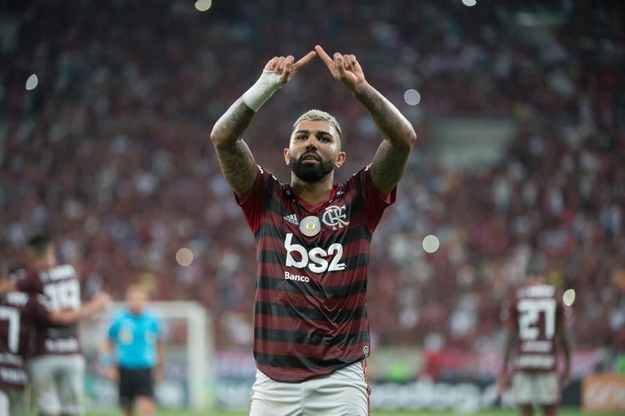 Busca por Rodinei, do Flamengo, reforça ambição do Botafogo no mercado