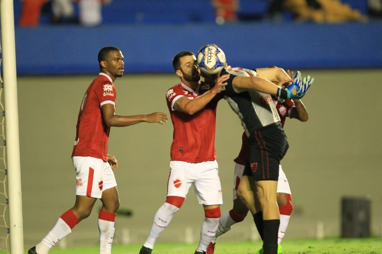 Algumas reações de torcedores do Vila Nova após a derrota para o ABC, no  último Sábado. : r/futebol