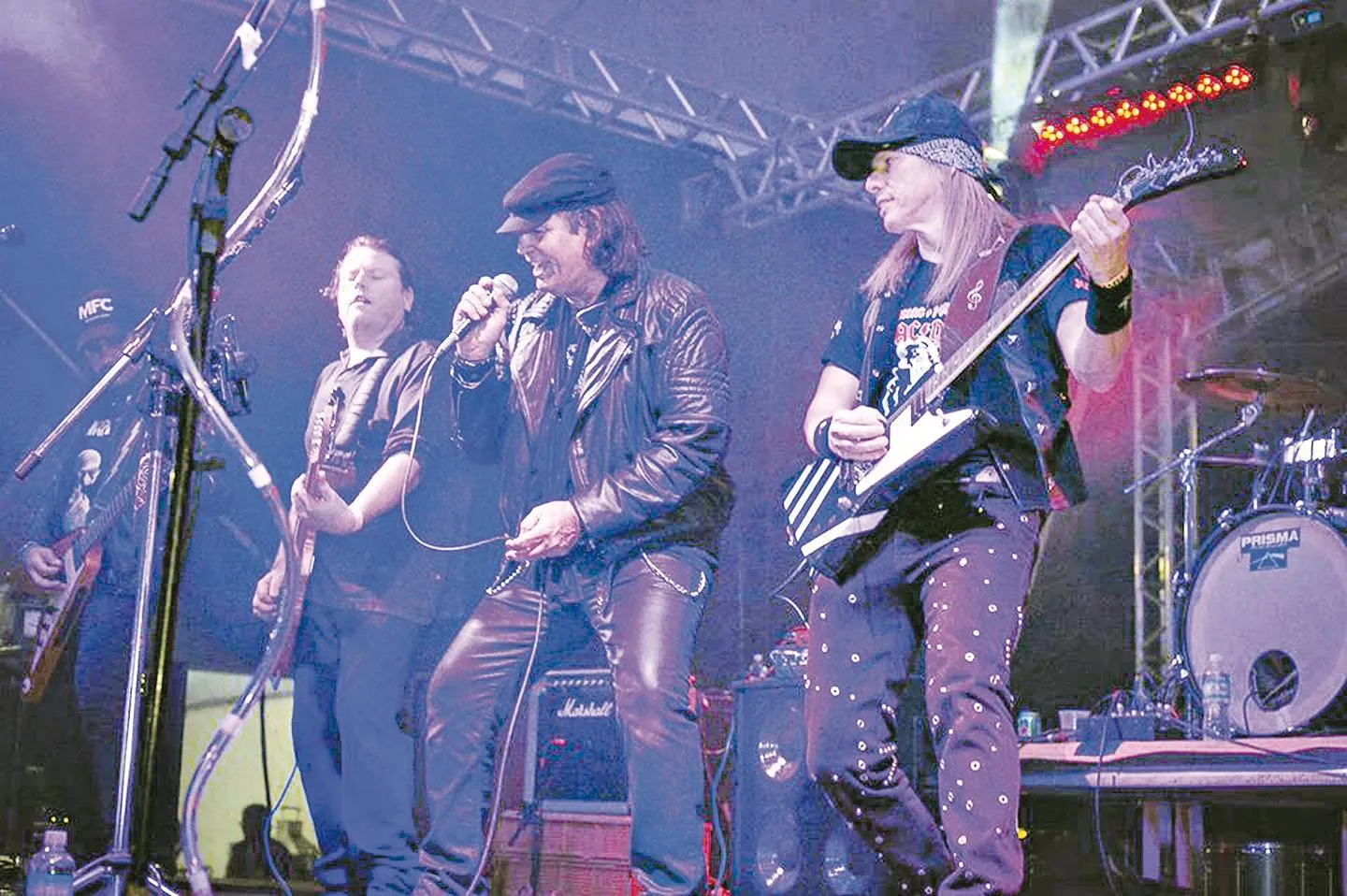 Banda criada para homenagear os lendários roqueiros do AC/DC faz show no  Bolshoi Pub