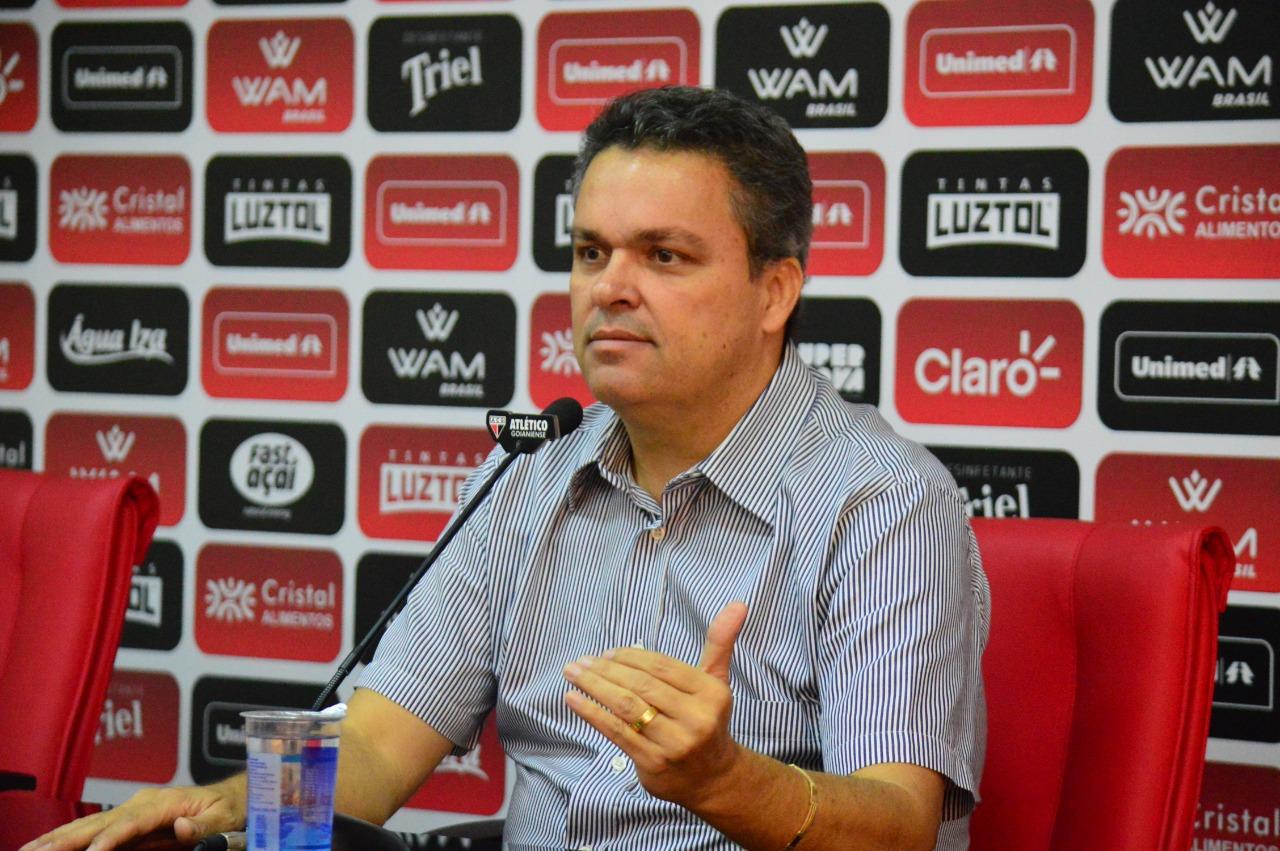 SAIU! Com Pedro e 3 zagueiros, Flamengo divulga escalação para jogo contra  o Bragantino, pelo Brasileirão