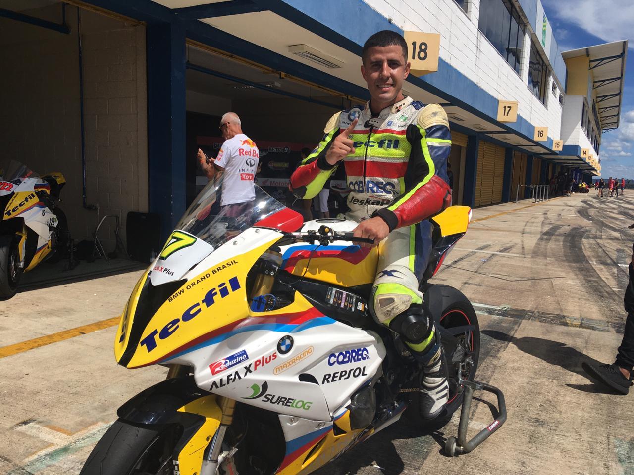 Escola de Pilotagem para motos e Track Day