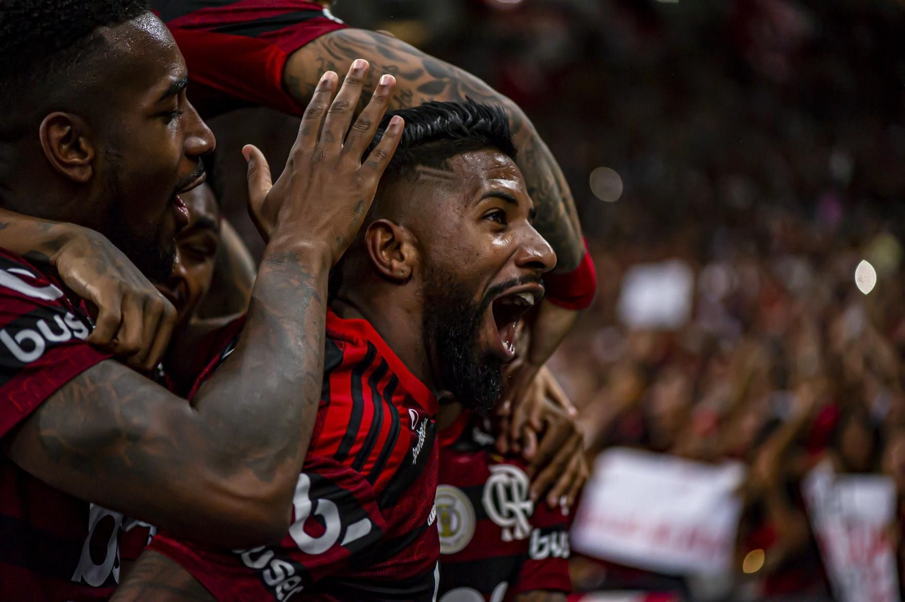 Flamengo negocia empréstimo de Wesley, lateral da base, para o