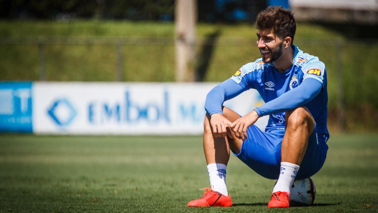 Cruzeiro anuncia a contratação do volante Lucas Silva, cruzeiro