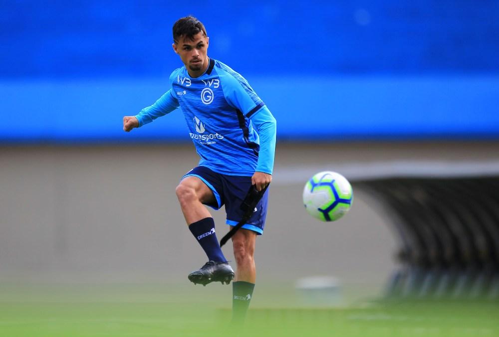 Flamengo contrata lateral-direito do Atlético Tubarão