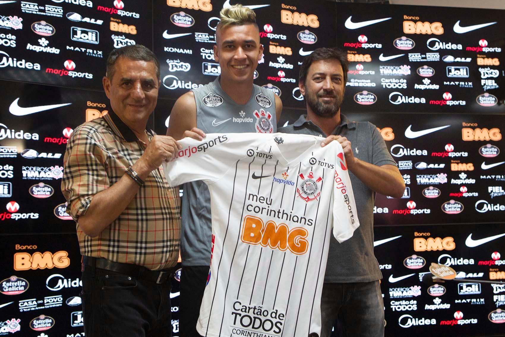 Fagner pode se tornar nesta quarta-feira o 18º jogador a mais vezes vestir  a camisa do Corinthians