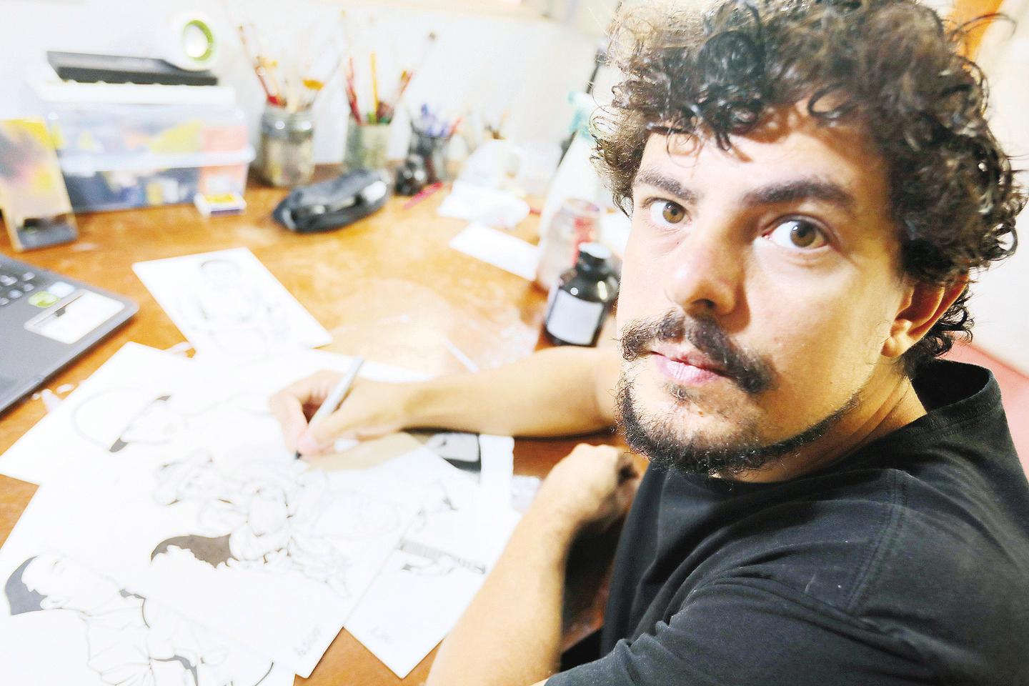 Artista viraliza ao desenhar rostos de famosos com escritas e é