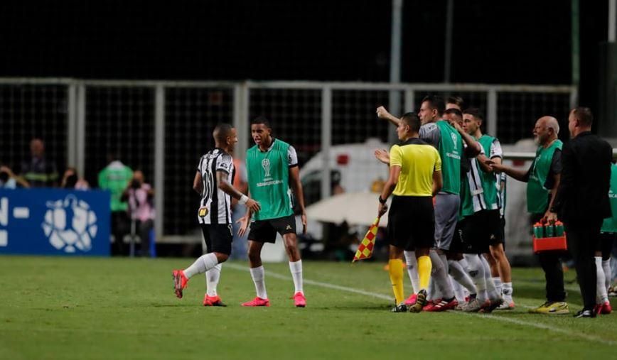 Análise: empate do Atlético em Curitiba teve dois tempos distintos dos  mineiros