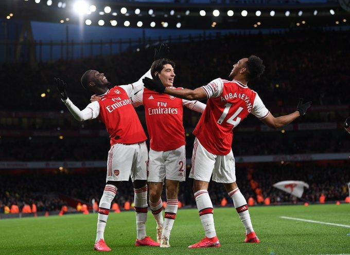 Arsenal vence Brighton e é líder à condição da Premier League