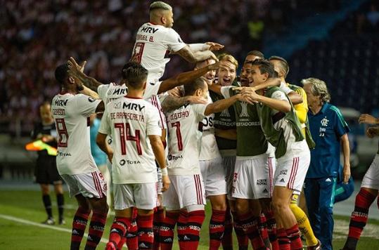 Paquetá brilha, mas Vitinho faz seu melhor jogo em vitória do