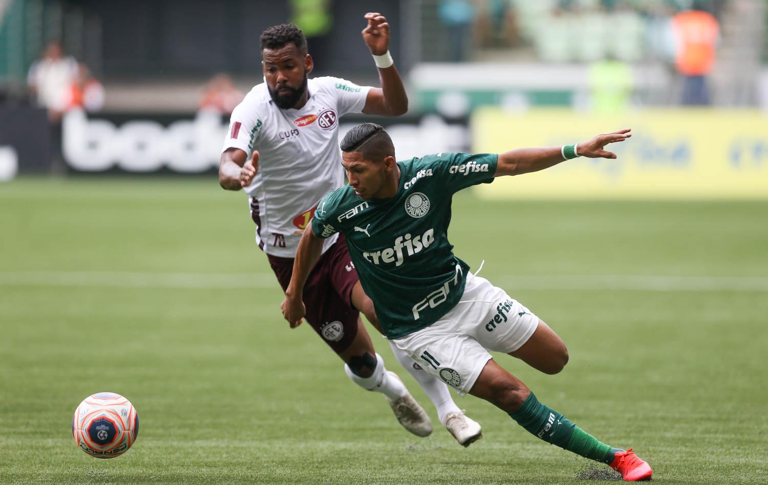 Palmeiras goleia São José e mantém liderança do Brasileirão Feminino