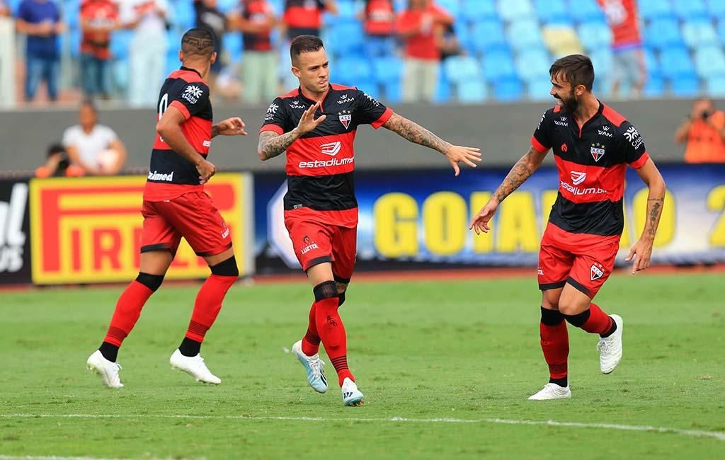 Corinthians planeja renovação de contrato com o atacante Wesley, decisivo  na vitória sobre o Newell's