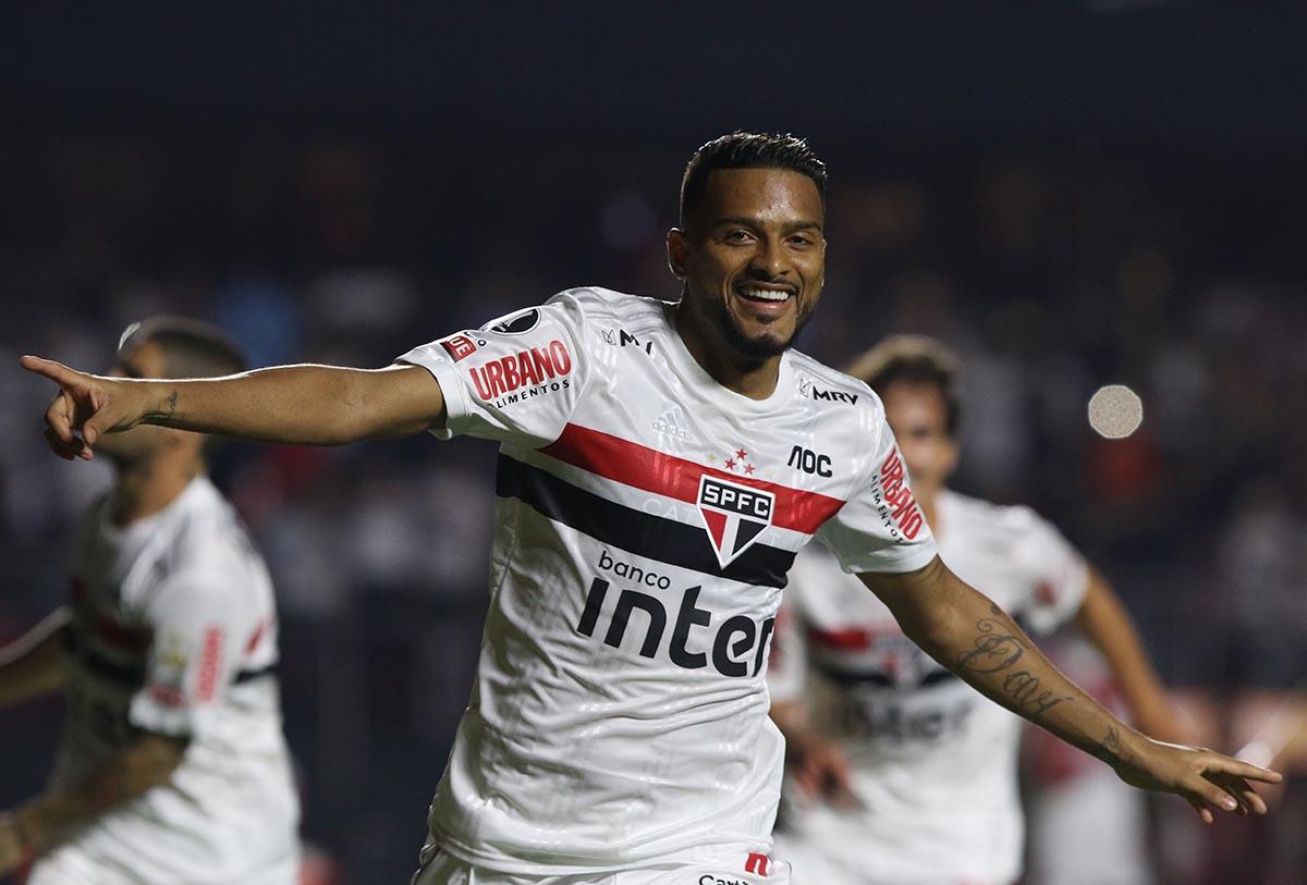 Brasil vence Chile nos pênaltis e conquista ouro no futebol masculino após  36 anos - Hora Campinas