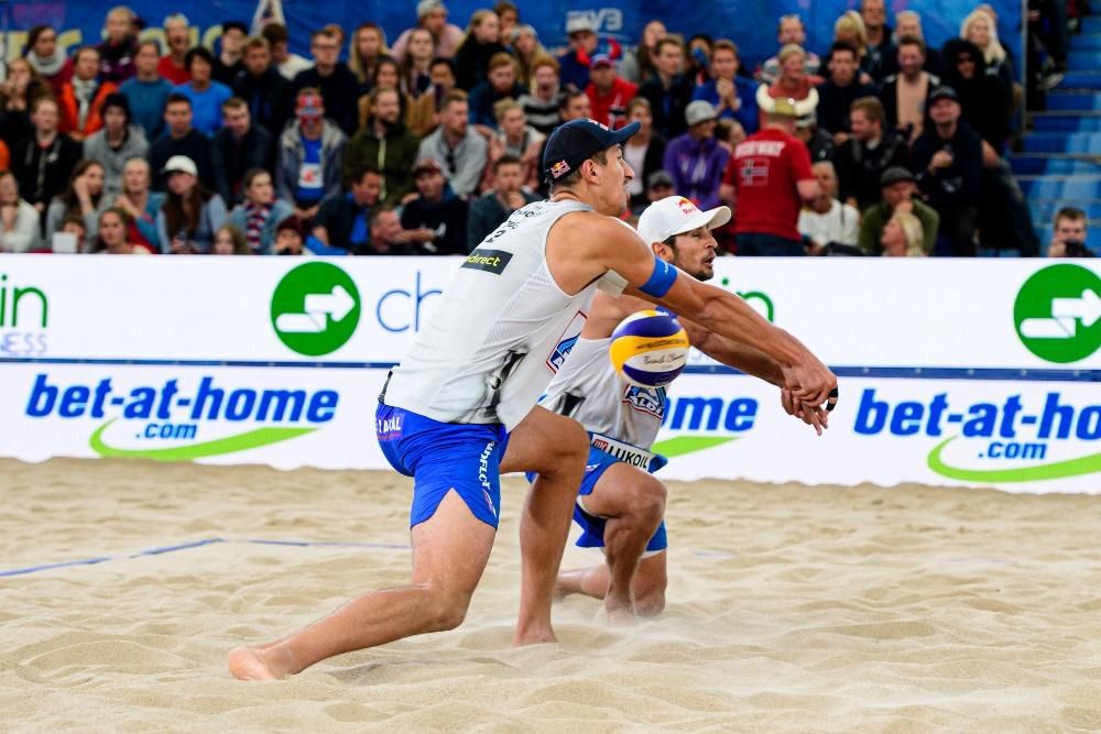 Brasileira Duda é eleita a melhor jogadora de vôlei de praia da