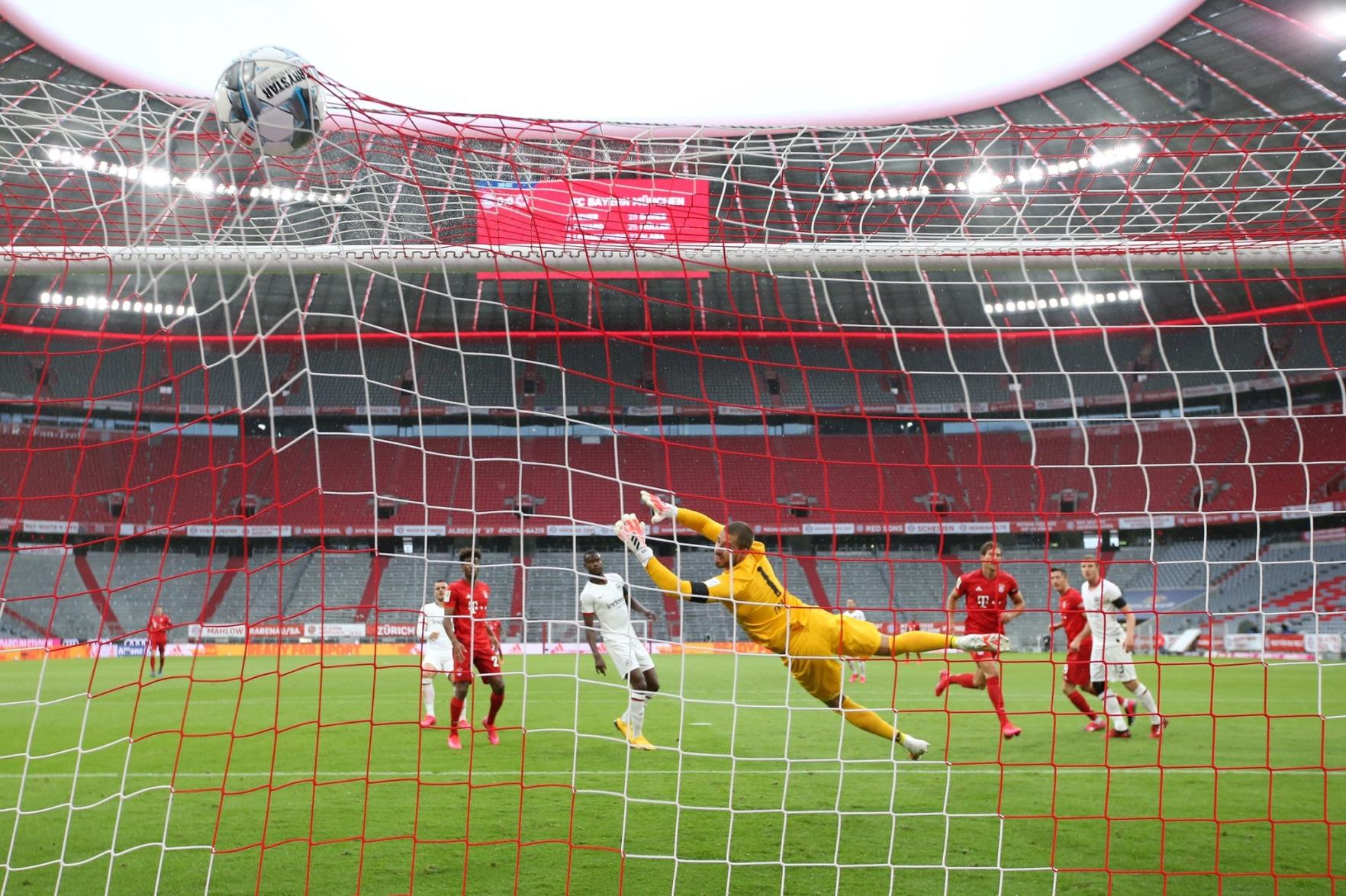 Bayern é campeão alemão após tropeço do Borussia Dortmund e mantém