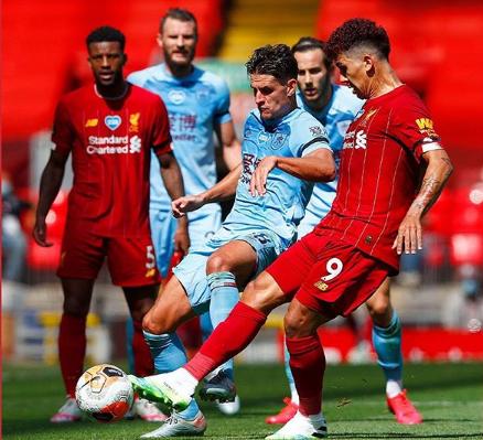 Liverpool cede empate após abrir 3 a 0 e entrega título inglês