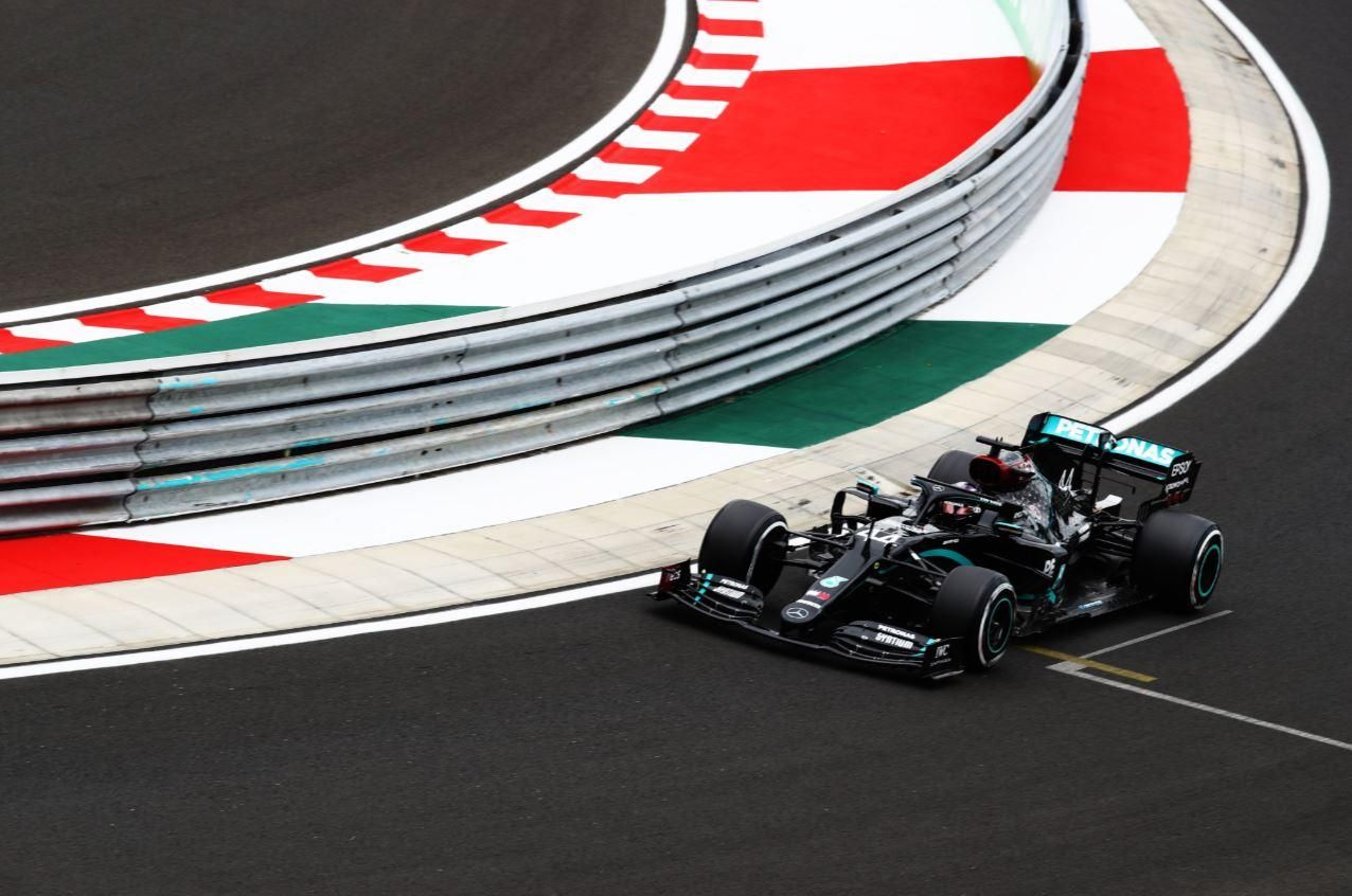 F1: sob forte chuva, Hamilton e Russell dominam 2º treino livre do GP do  Japão