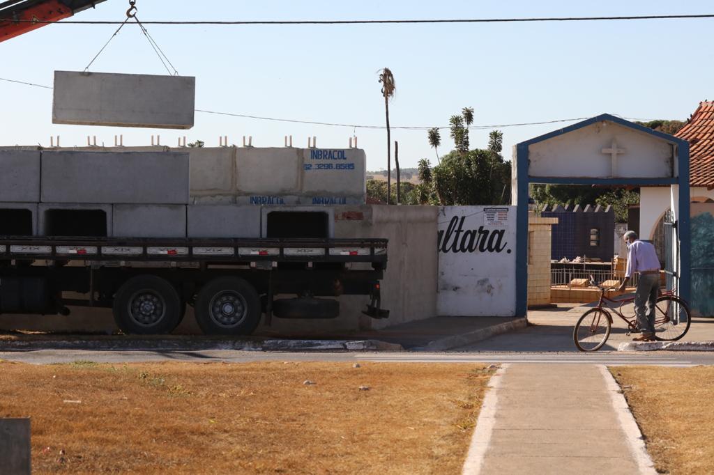 Moradores de Paracambi denunciam reuso de covas em Cemitério