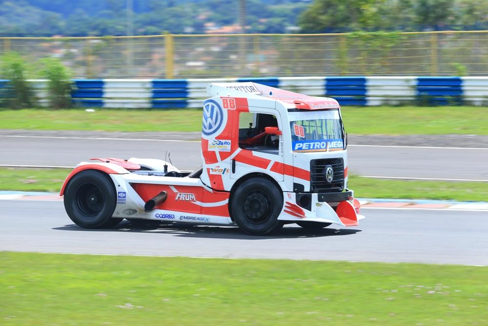 Beto Monteiro inicia busca por título da Copa Truck com o