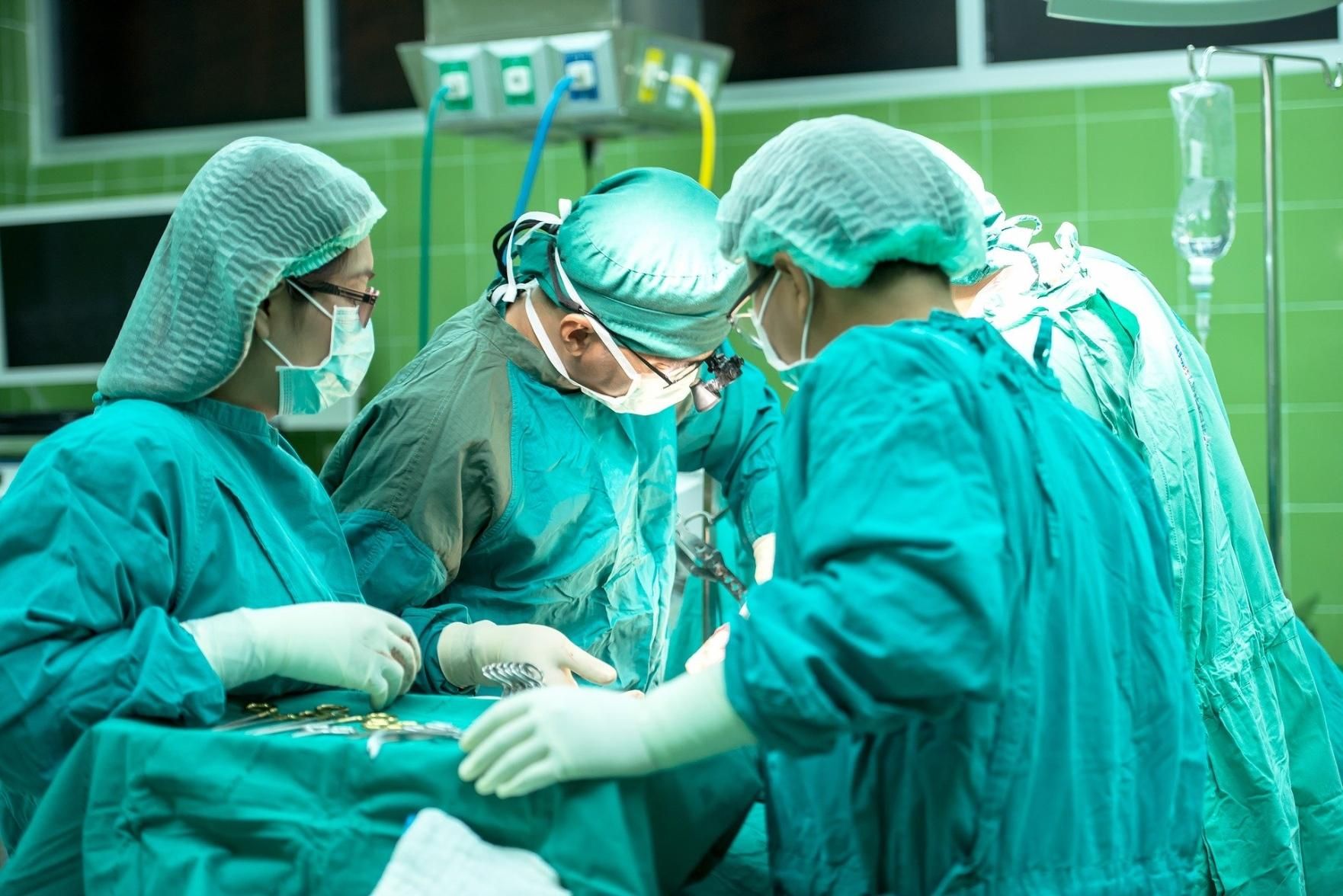 Cirurgião é condenado a pagar R$ 50 mil a paciente que teve cicatrizes após  plástica em Anápolis