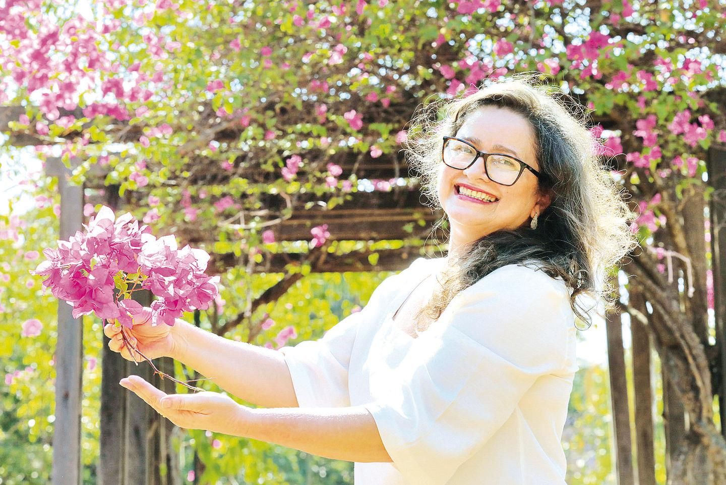 Em tratamento contra o câncer de mama, Alice Bastos apresenta o