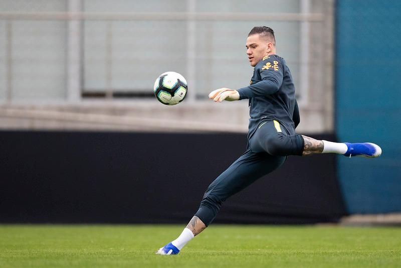 Goleiro do Manchester City, Ederson revela admiração pelo estilo