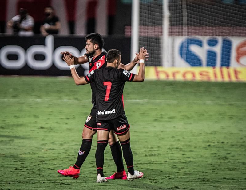 Marcos Leonardo volta a fazer gol após quatro jogos e se isola na