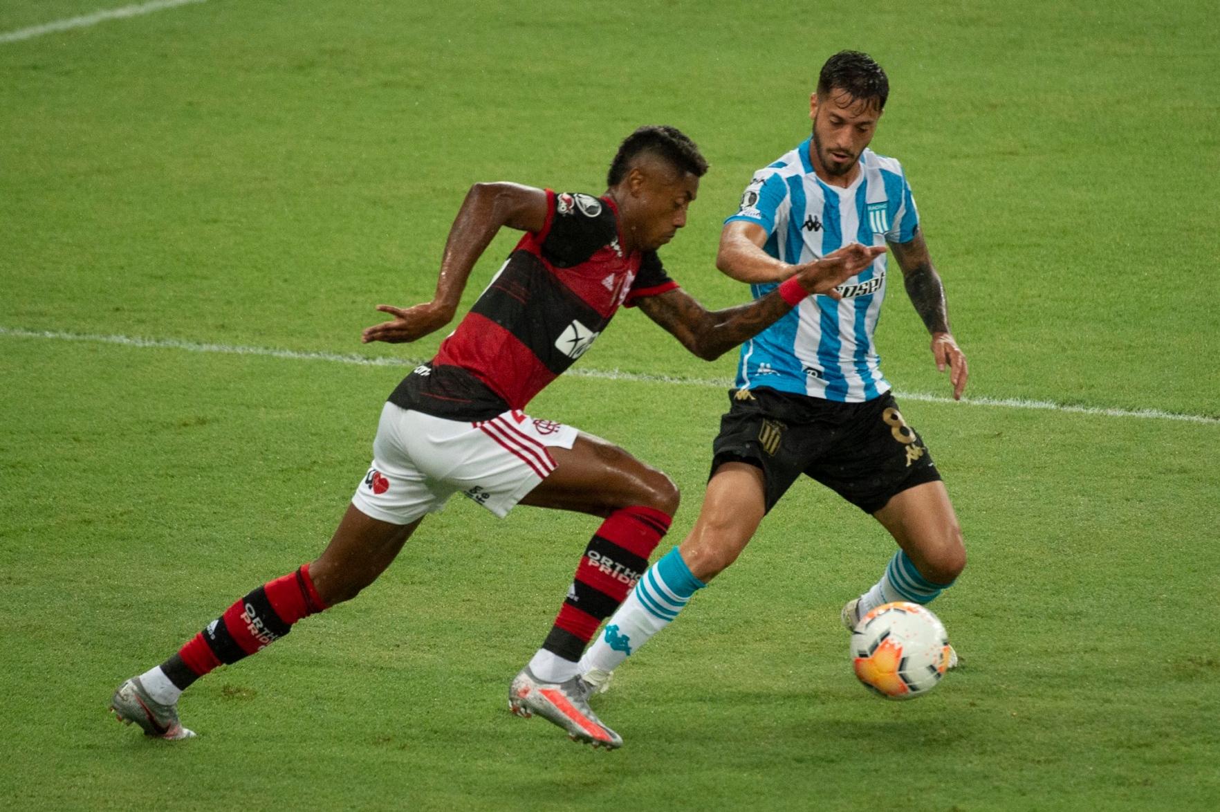 Lateral-direito Isla rescinde com o Flamengo e é anunciado por novo clube -  ESPN