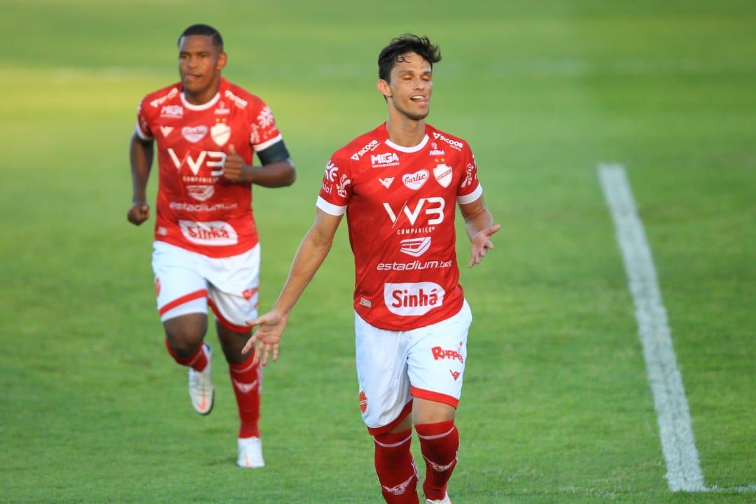 Galeria: confira imagens da goleada do Vila Nova no 1º jogo da