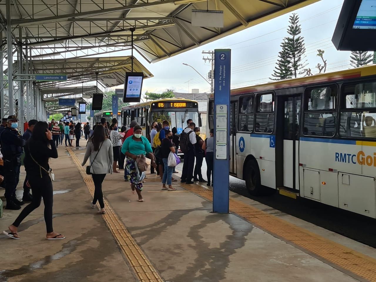 Documento aponta que ônibus escolar que levava estudantes e se