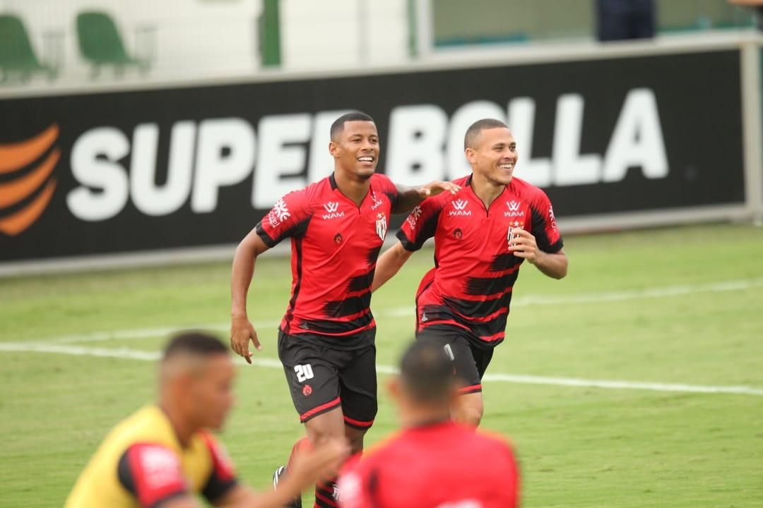 São Paulo vê renovação emperrada com Rodrigo Freitas e zagueiro