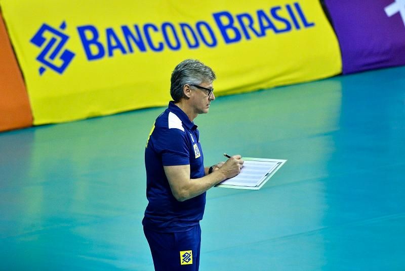 Brasil se recupera no Mundial de vôlei e vence a China em sua melhor  apresentação - Folha PE