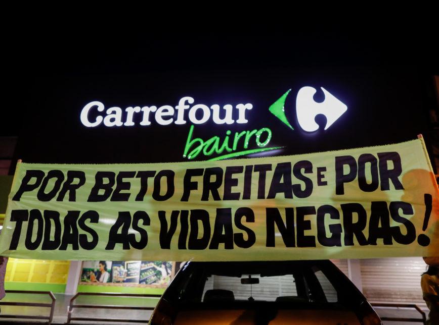 Revolta contra Carrefour gera danos em lojas nas